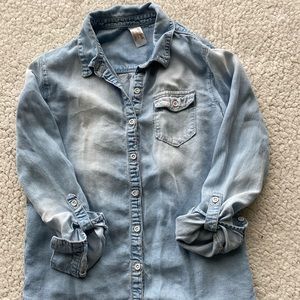Light chambray button up shirt